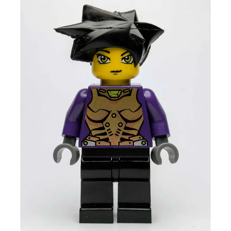 Hitomi in Gold Armor