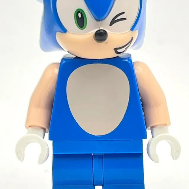 Sonic the Hedgehog, Light Nougat Face, Green Eyes, Winking
