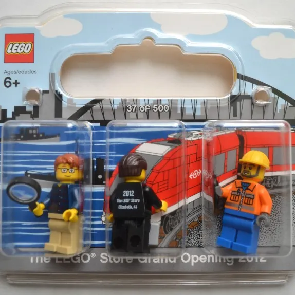 LEGO Store Grand Opening Exclusive Set, Jersey Gardens, Elizabeth, NJ
