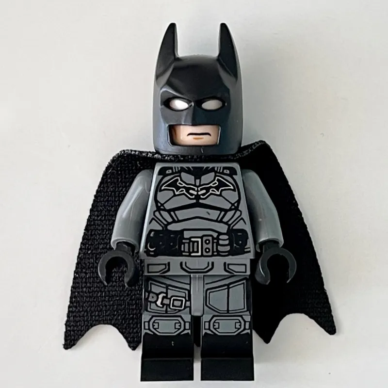 Batman, Dark Bluish Gray Suit, Black Cape and Cowl, Light Nougat Head, Dark Bluish Gray Hips, Black Legs
