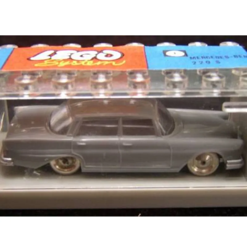 1:87 Mercedes 220 with Garage