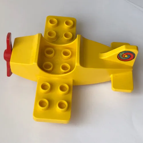 Duplo Airplane Small Wings on Bottom with Red Wheels and Propeller