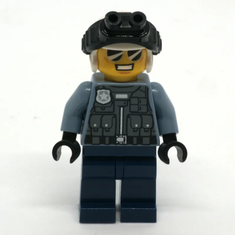 Duke Detain, Helmet and Goggles