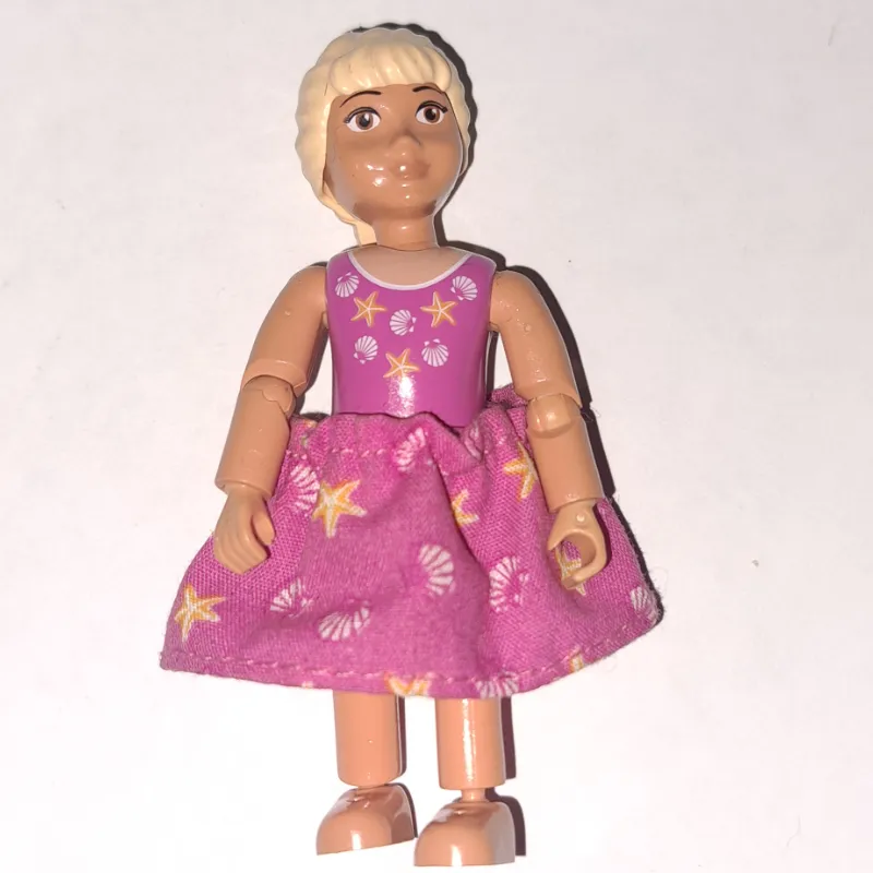 Belville Figure, Girl, Medium Dark Pink Skirt, Bows, and Headbands