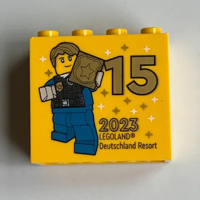 Brick 2 x 4 x 3 with 'LEGOLAND Deutschland Resort 15 2023', Police Officer (Besuchsmeister Gold) Print