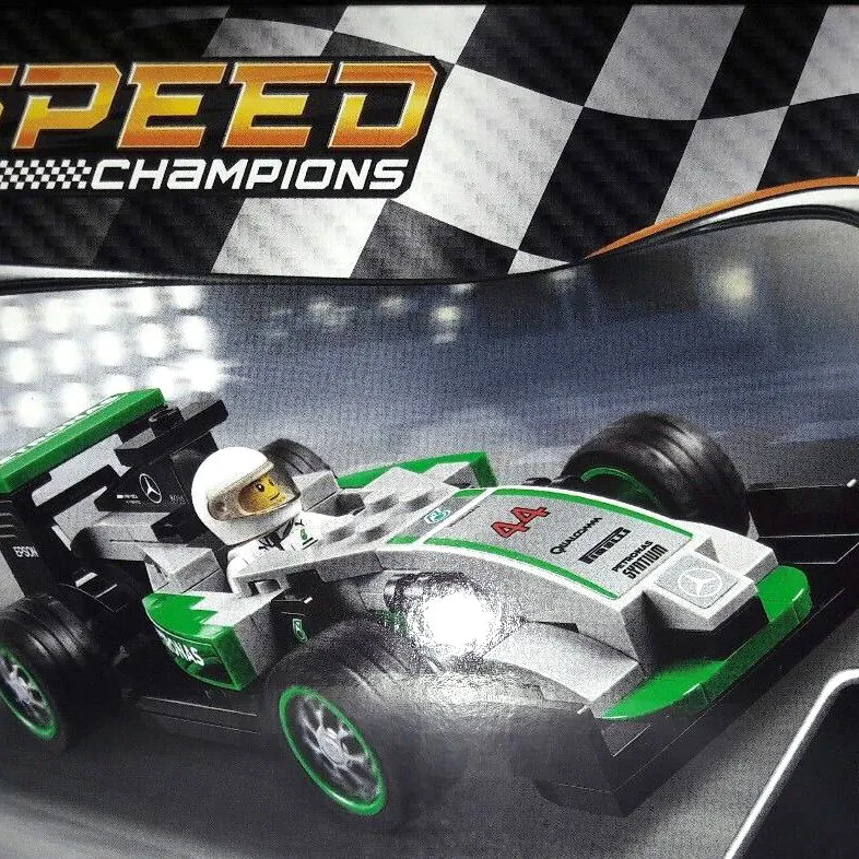 MERCEDES-AMG PETRONAS Team Gift 2017