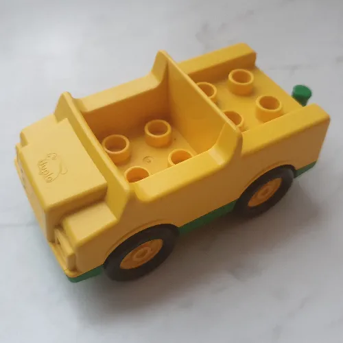Duplo Car with 2 x 2 Studs and Green Base, Yellow Hubs