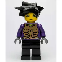 Hitomi in Gold Armor