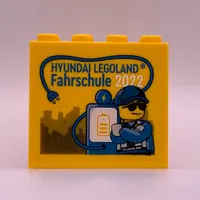Brick 2 x 4 x 3 with 'HYUNDAI LEGOLAND Fahrschule 2022' and Minifigure with Electric Charger Print