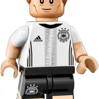 Toni Kroos (18)