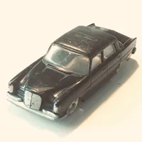 HO Scale Mercedes 220S